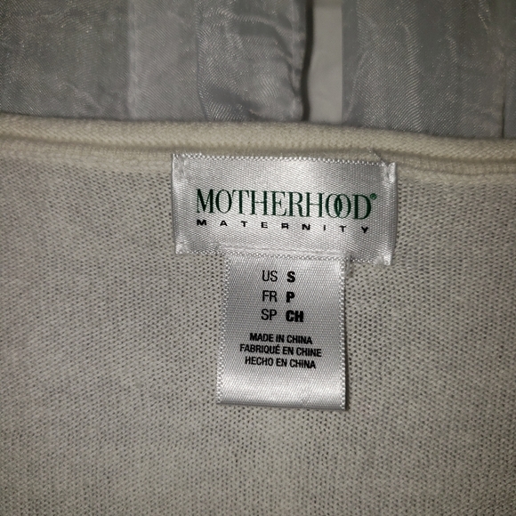 Maternity top, size small - Picture 3 of 3